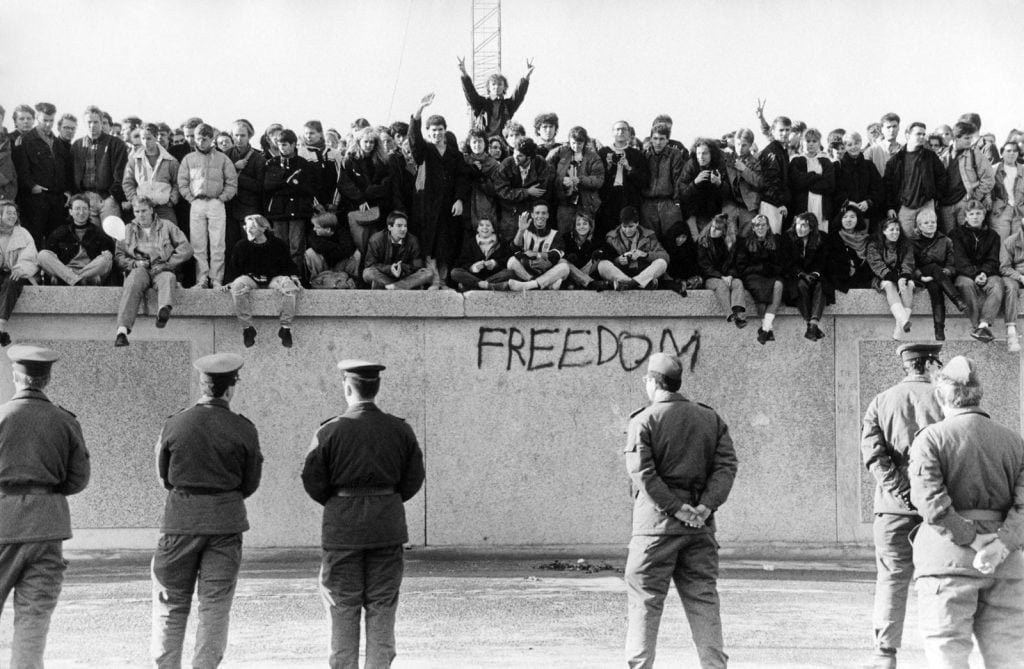 berlin wall reference 548158715