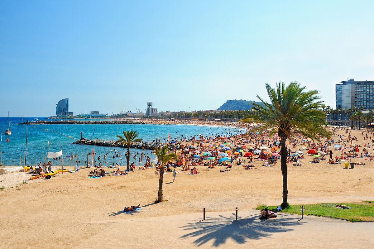 Las Mejores Playas Nudistas en Barcelona: TOP 4 2 Wine Gogh