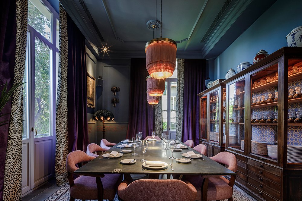 Casa Ozama: 1 Refugio Gastronómico en el Corazón de Sevilla 2 Wine Gogh