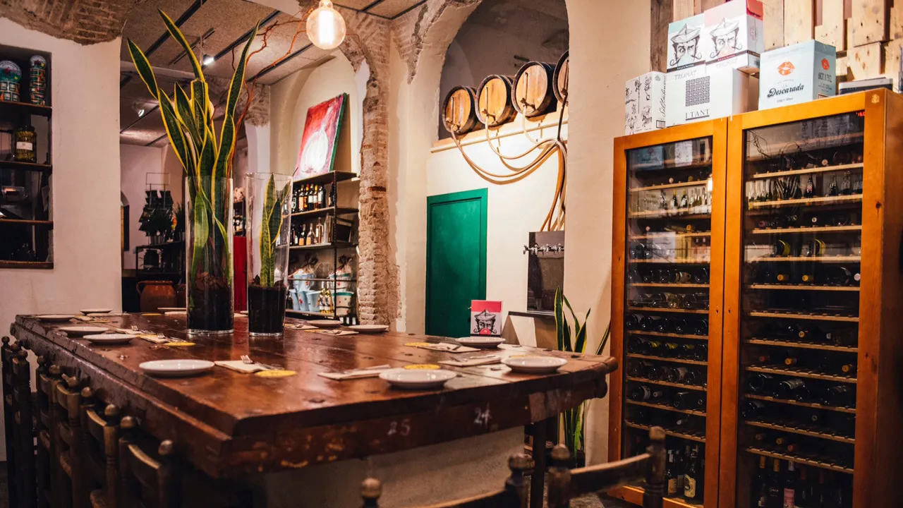 6 Sitios para Tomar Algo en Barcelona 3 Wine Gogh