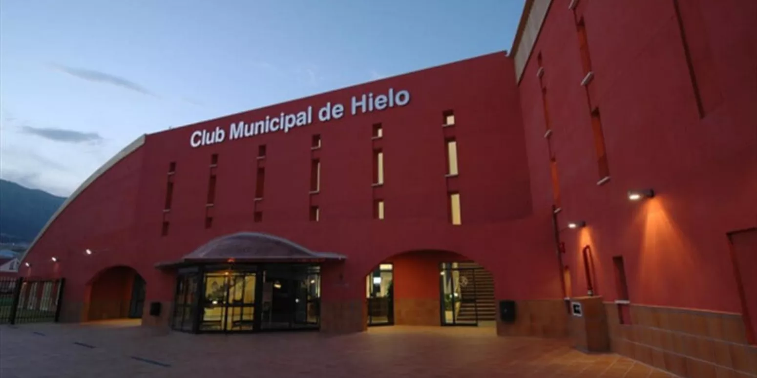 Pista de Hielo Málaga: 1 Oasis Invernal en la Costa del Sol 1 pista de hielo málaga