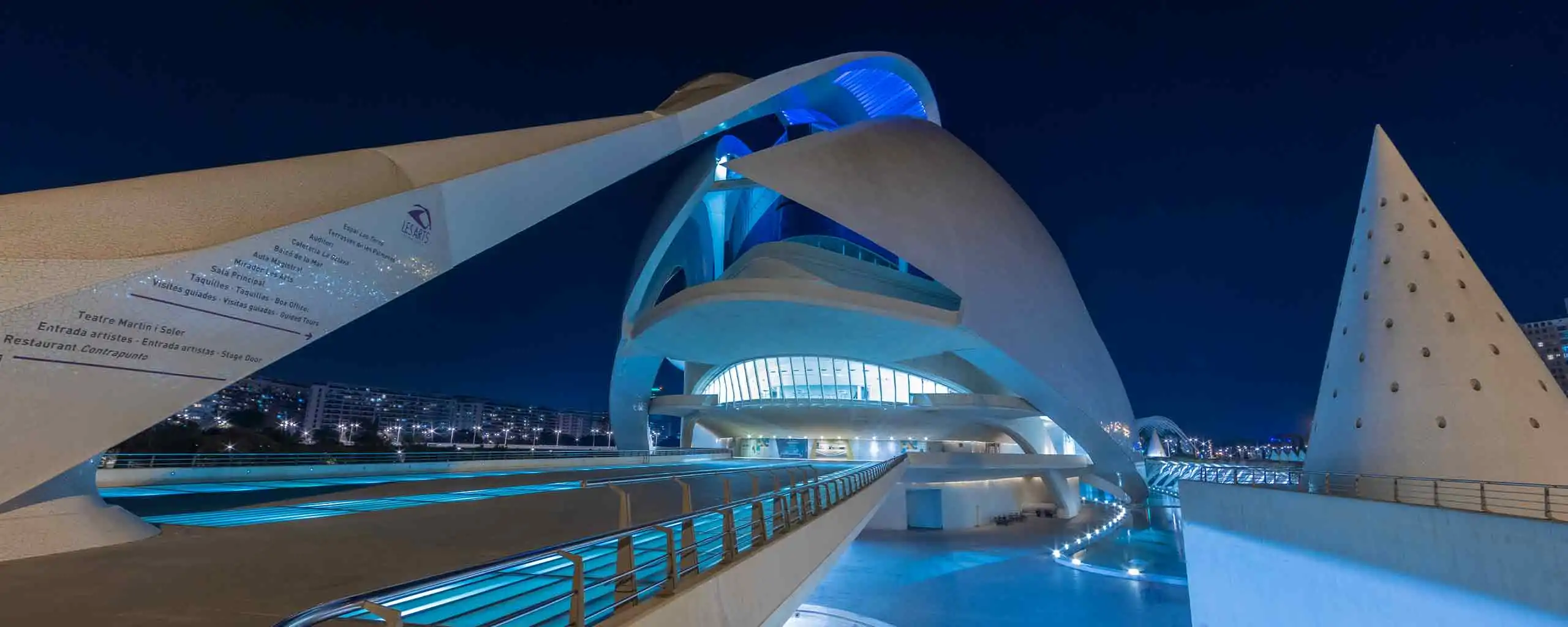 La Ciudad de las Artes y las Ciencias en Valencia 5 Wine Gogh