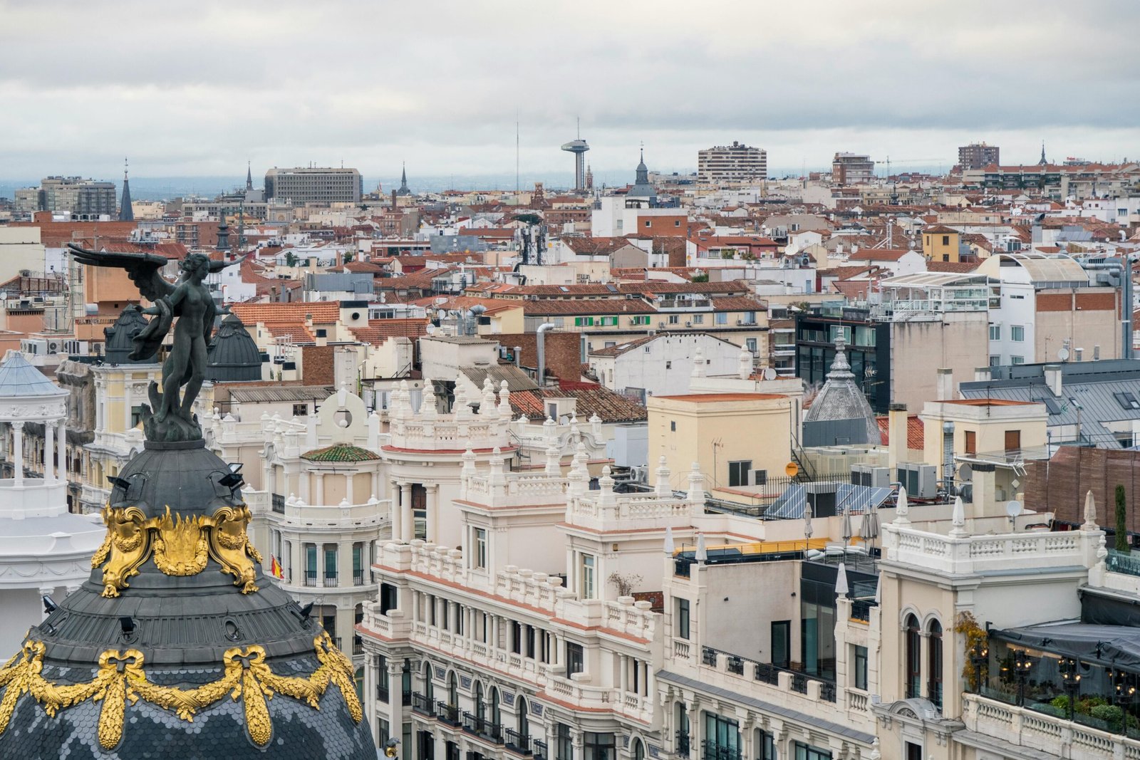 Planes Nocturnos en Madrid; Explora la Noche Madrileña con Wine Gogh Top 7 Experiencias Nocturnas para Disfrutar en Madrid 5 Wine Gogh