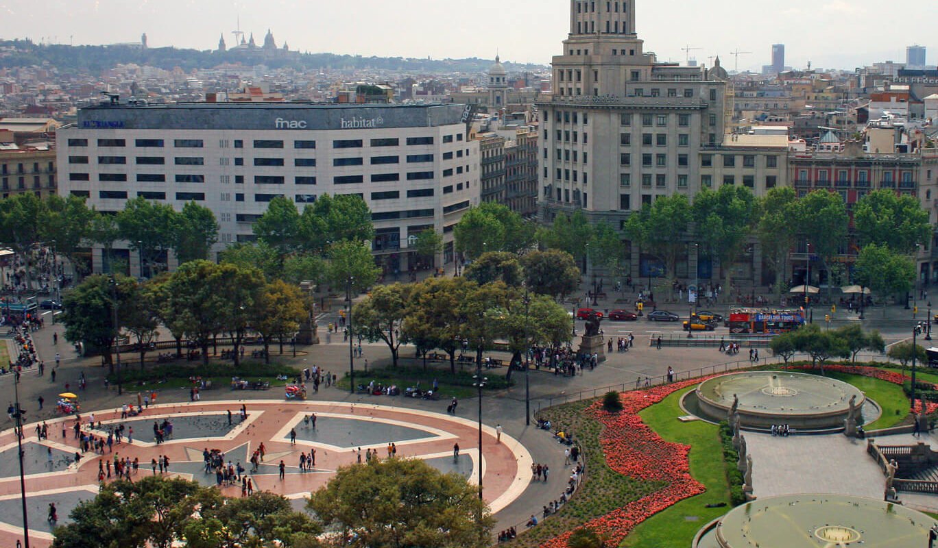 Plaza Catalunya: 1 De Los Corazones de Barcelona 2 Wine Gogh