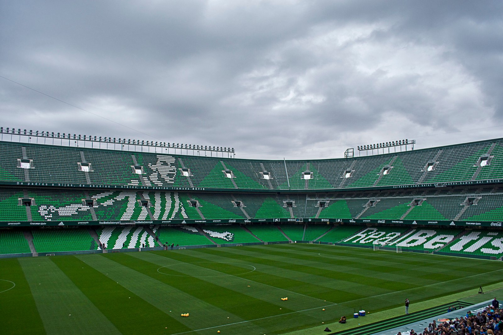 El Estadio Benito Villamarín: 90 Años de Historia, Arquitectura y Futuro en Sevilla 2 Wine Gogh