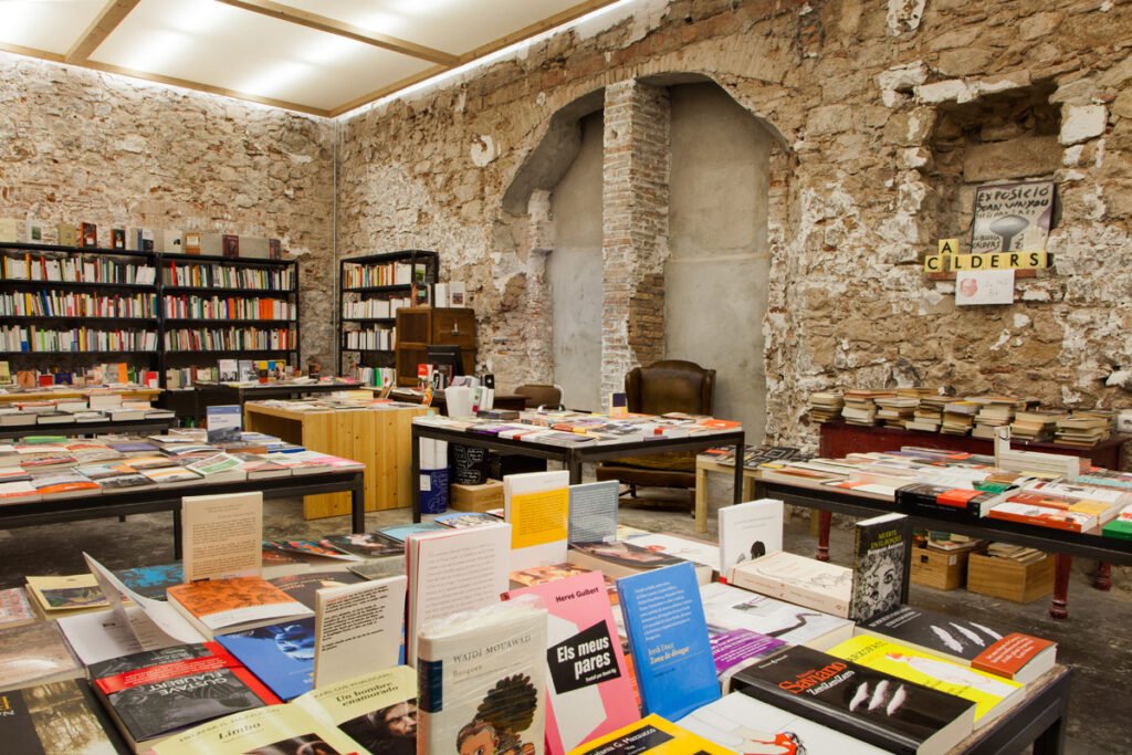 Las Mejores Librerías de Barcelona: 1 Viaje a través del Conocimiento y la Cultura 7 Wine Gogh