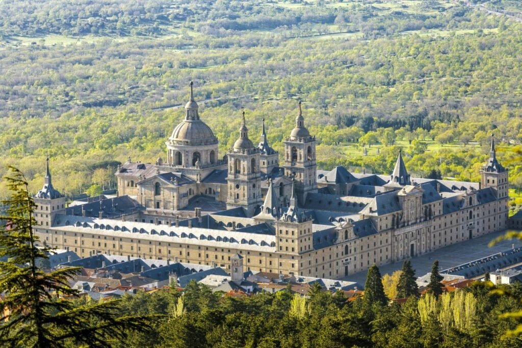 Los Pueblos Más Bonitos de Madrid: 7 Recomendaciones para una Escapada Perfecta 8 Wine Gogh