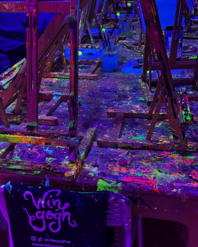 Vino y Pintura en Barcelona: 1 Experiencia única con Wine Gogh 3 Wine Gogh