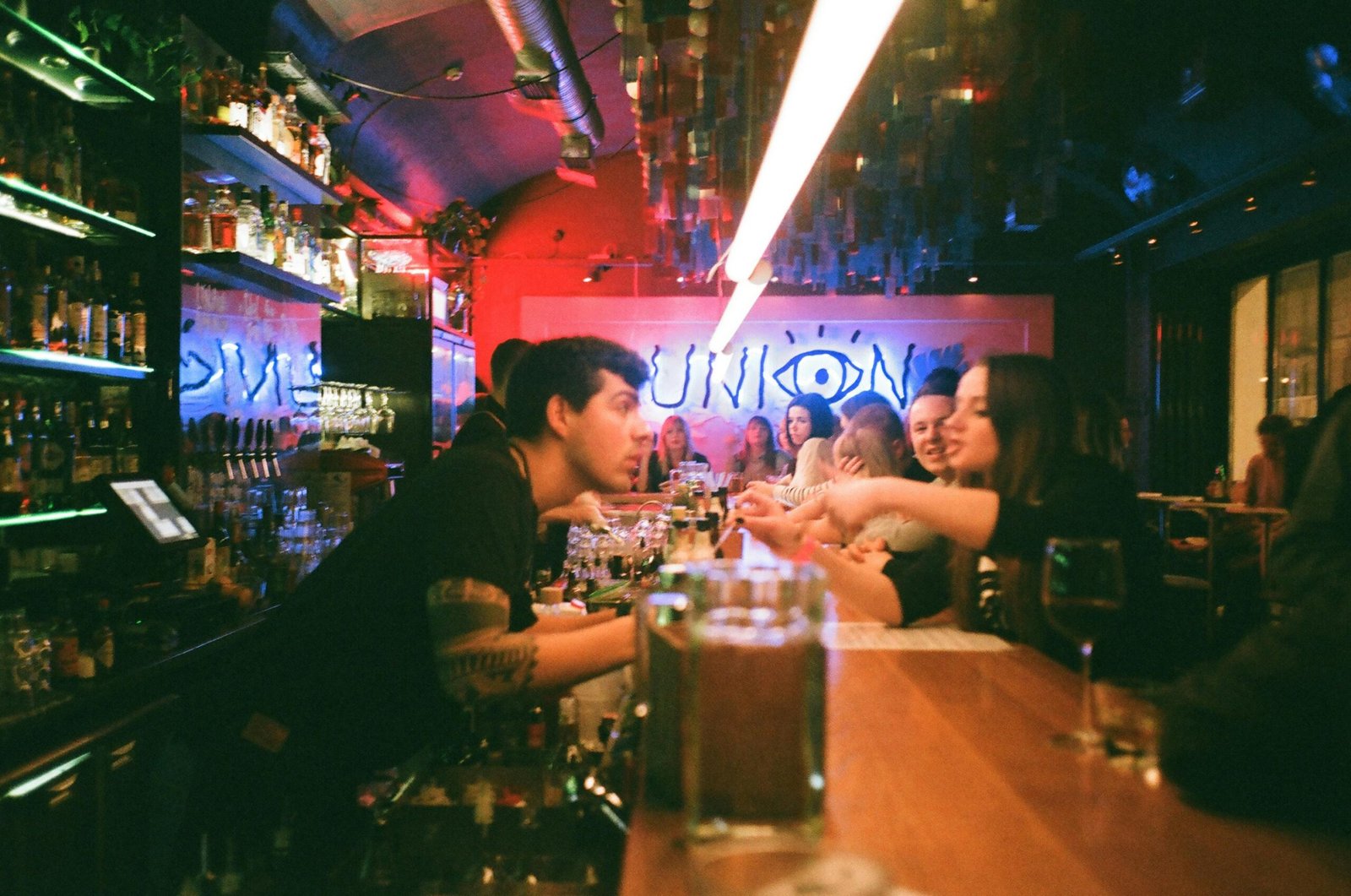 Bar Cerca de Mí en Sevilla: 1 Guía para Descubrir los Mejores Lugares 2 Wine Gogh