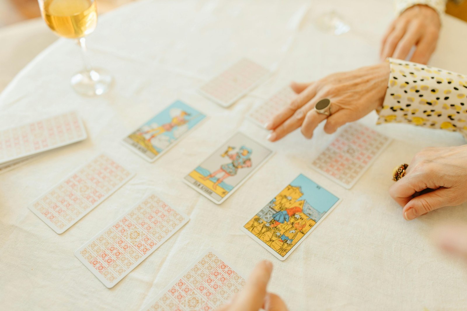 Los 10 Mejores Tarot del Amor en Madrid: Encuentra las Respuestas que Buscas 2 Wine Gogh