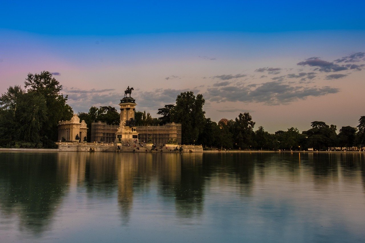 Parque de El Retiro en Madrid: 1 Guía Completa para Visitantes y Amantes de la Naturaleza 2 parque de el retiro en madrid