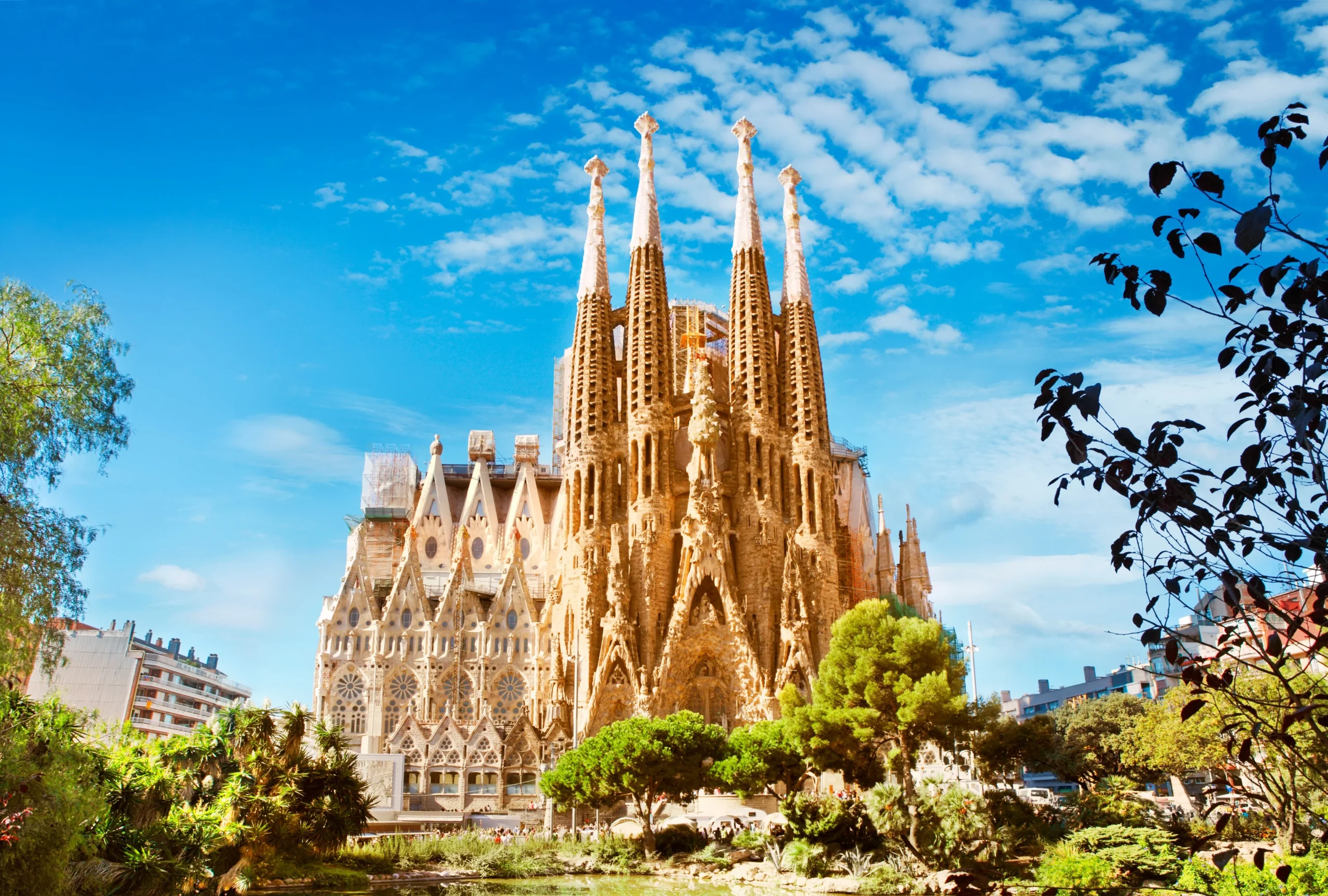 5 planes en pareja Barcelona para vivir momentos inolvidables 2 Sagrada Familia en cosas que hacer en Barcelona viaje a Espana 1 scaled