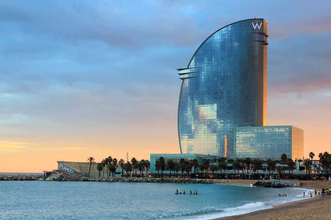 Las Mejores Actividades de Team Building Barcelona para Empresas: Guía Definitiva 2025 2 barcelona 3901449 1280