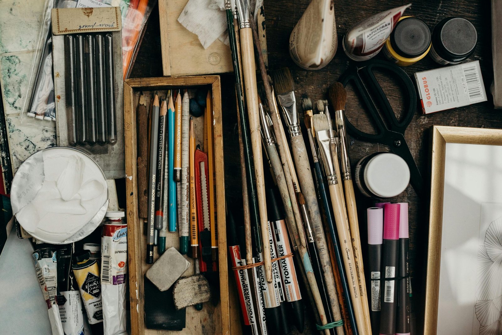 Ideas de regalo para amantes del arte: 1 inspiración para sorprender 4 pexels cottonbro 3777876 scaled