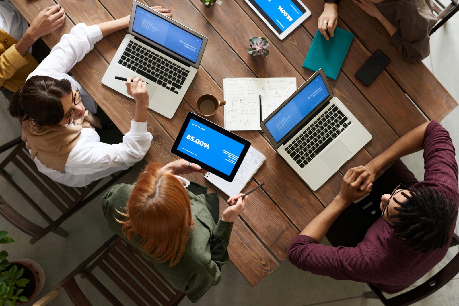 Trabajo en Equipo: 7 Actividades Dinámicas para Potenciar la Colaboración y Productividad 2 pexels fauxels 3182773 scaled