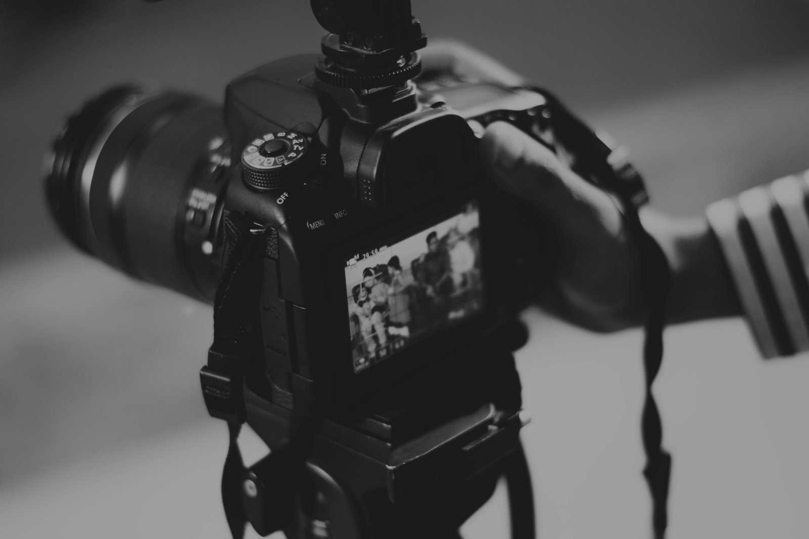 Los 10 Mejores Fotógrafos Españoles: Maestros de la Imagen y la Creatividad 2 pexels fonok 403495 scaled