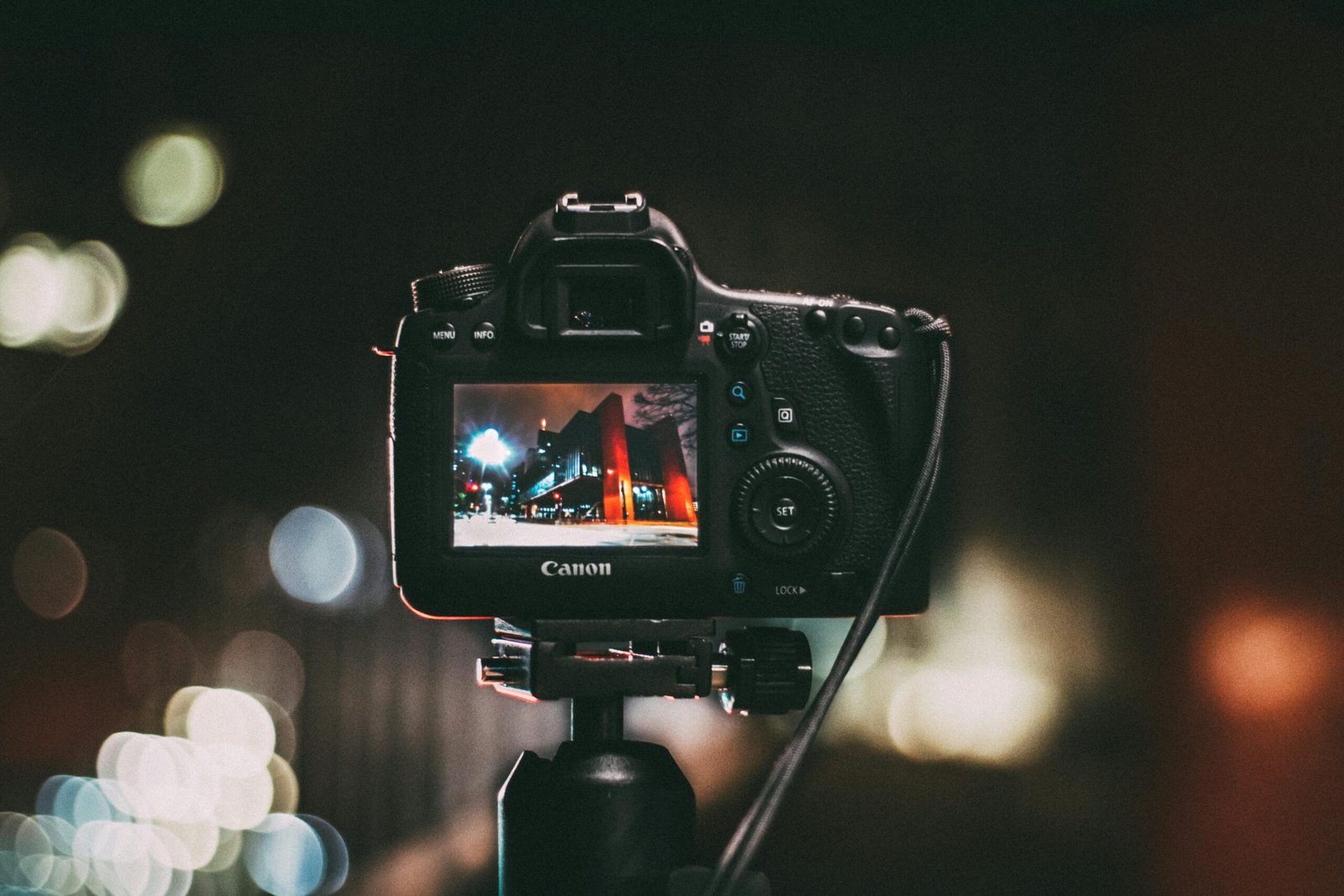 Los 10 Mejores Fotógrafos Españoles: Maestros de la Imagen y la Creatividad 4 pexels hikaique 243757 scaled