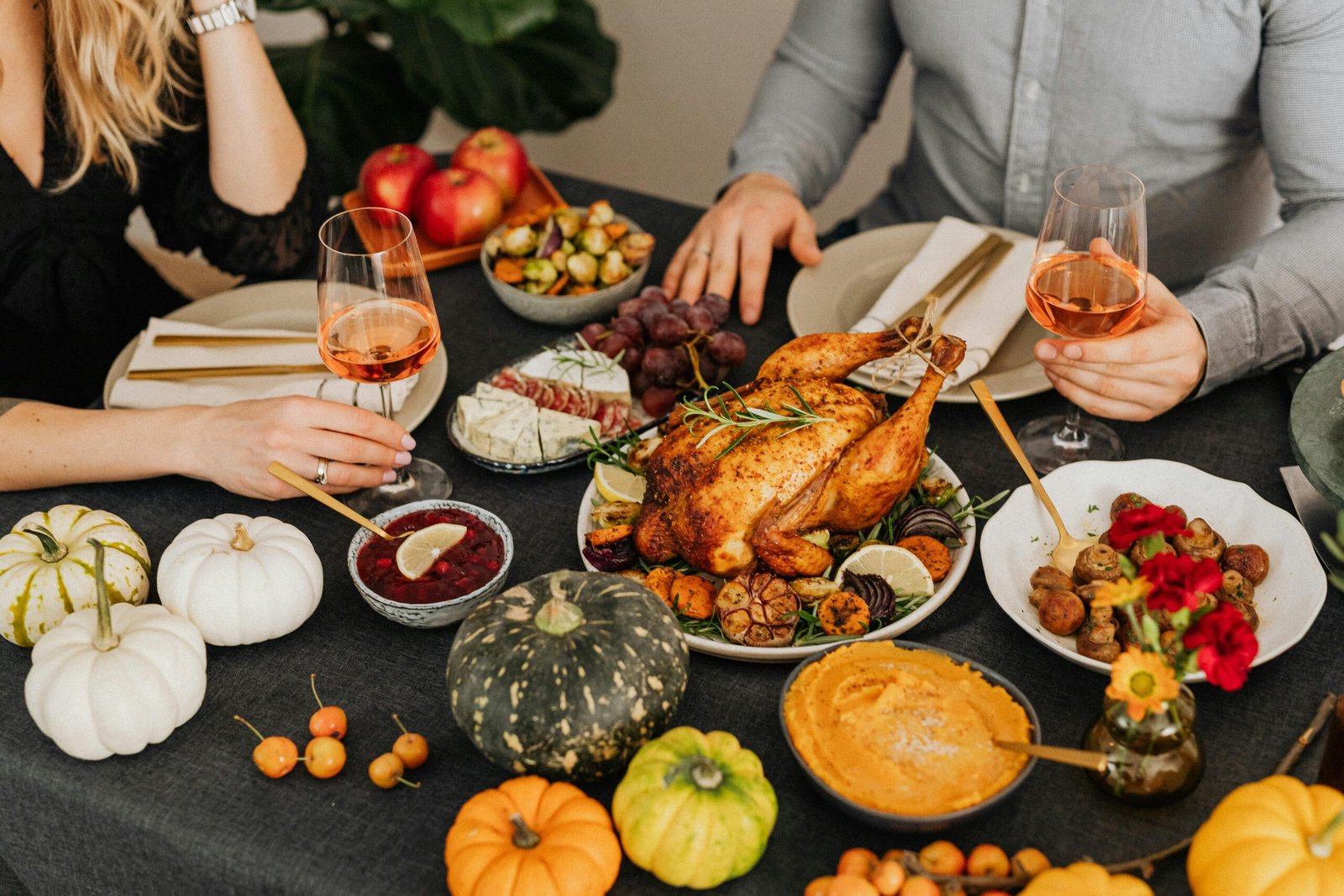 Cena a ciegas en Barcelona: 1 experiencia sensorial única para redescubrir la gastronomía 2 pexels karolina grabowska 5717984 scaled
