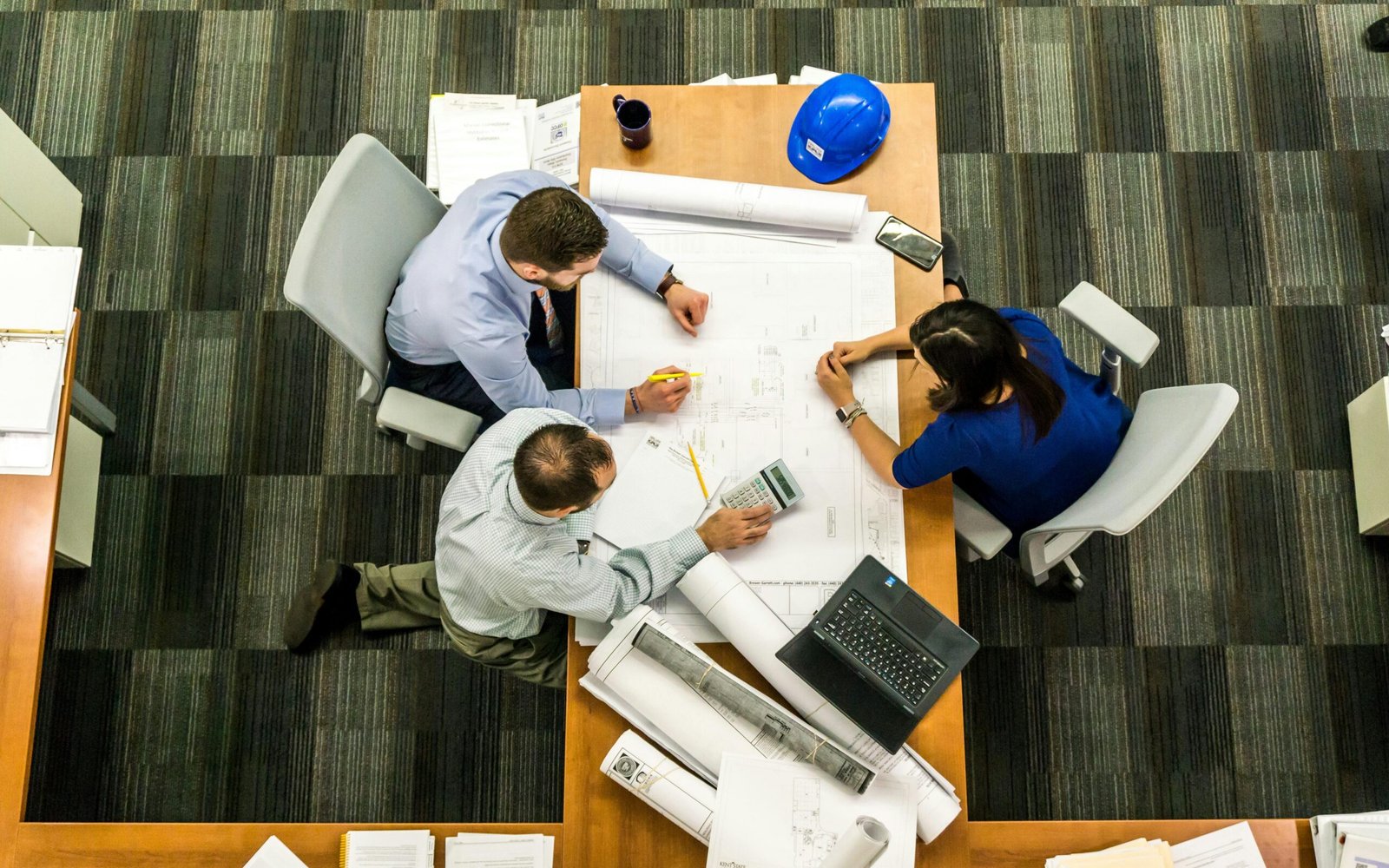 Trabajo en Equipo: 7 Actividades Dinámicas para Potenciar la Colaboración y Productividad 3 pexels pixabay 416405 scaled