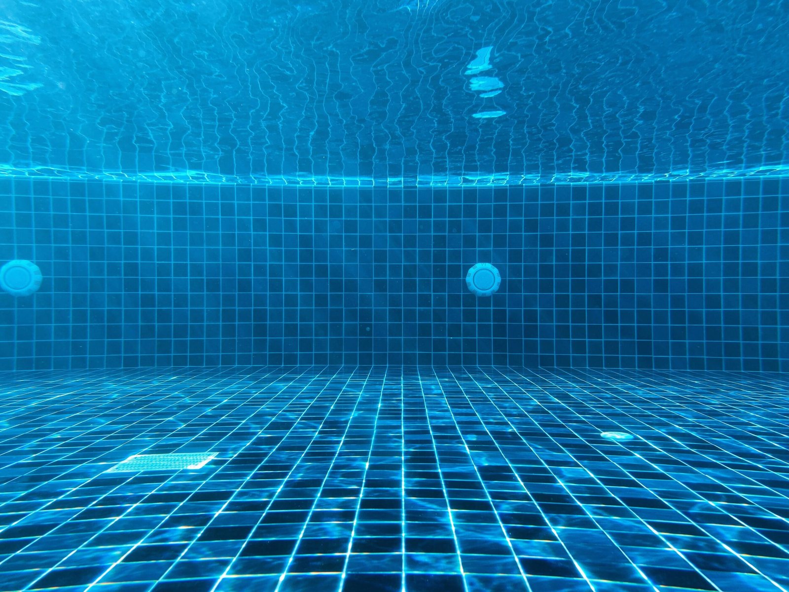 4 Piscinas en Valencia para Disfrutar del Verano 3 clark tai nq18MYhxdGs unsplash scaled