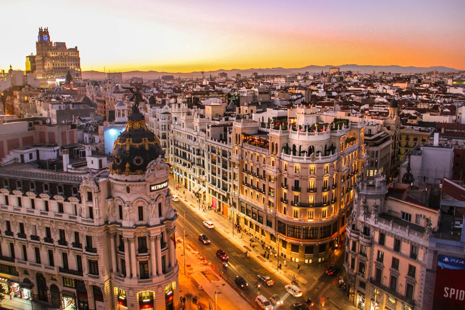 Cosas que hacer en Madrid: 1 guía definitiva para disfrutar de la capital 2 florian wehde WBGjg0DsO g unsplash 1 scaled