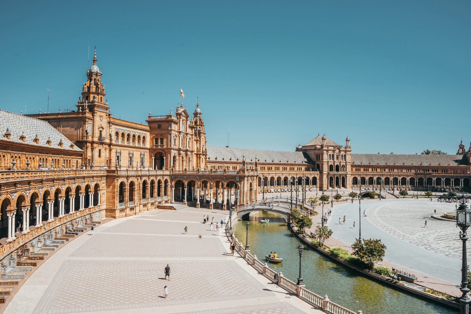 Cosas que hacer en Sevilla: 1 Guía completa para disfrutar de la ciudad 3 joan oger PWrNP4bQHB4 unsplash scaled