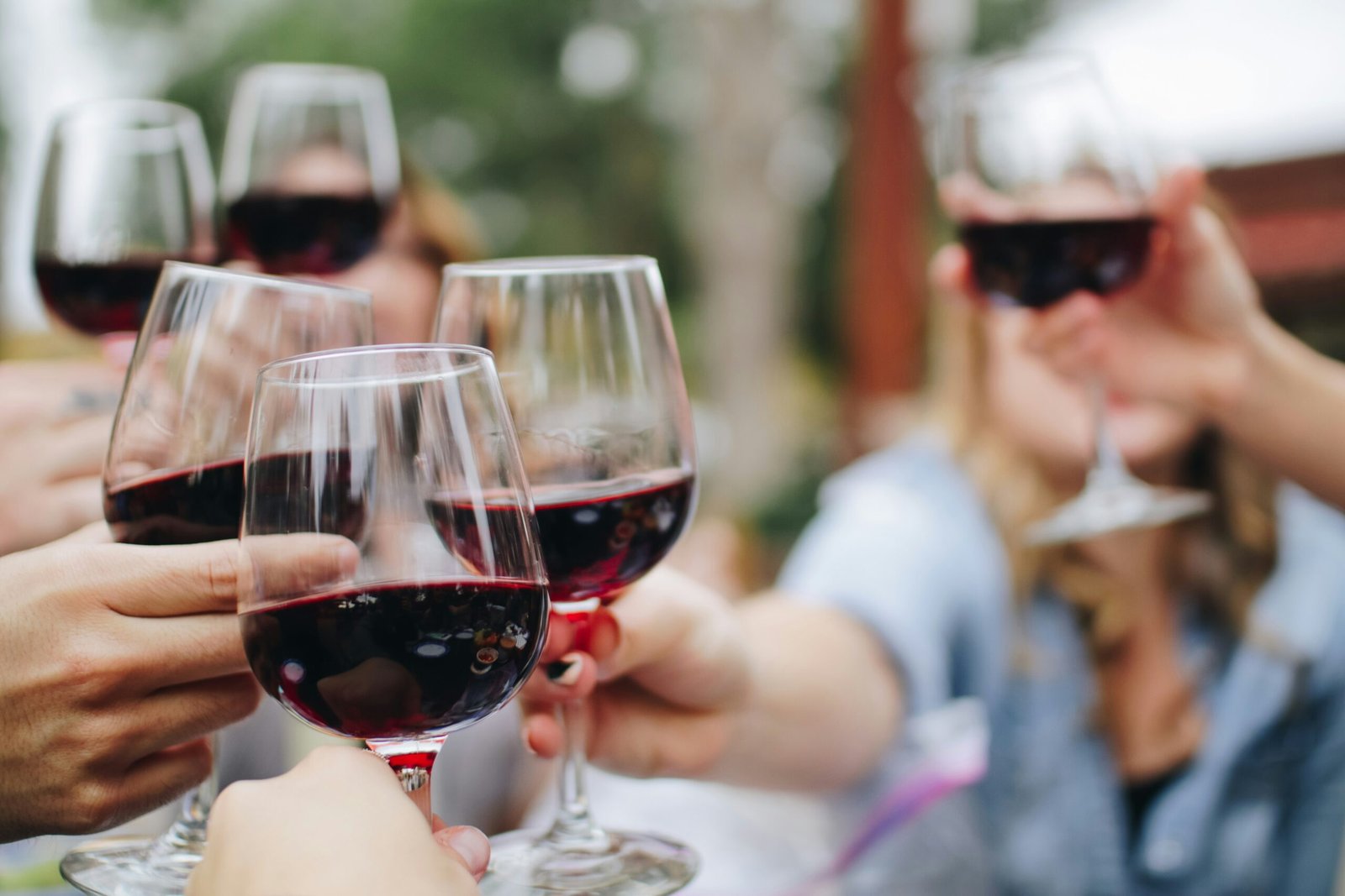 Cursos de pintura y cata de vinos: 1 experiencia completa para estimular tus sentidos y creatividad 2 kelsey knight udj2tD3WKsY unsplash scaled