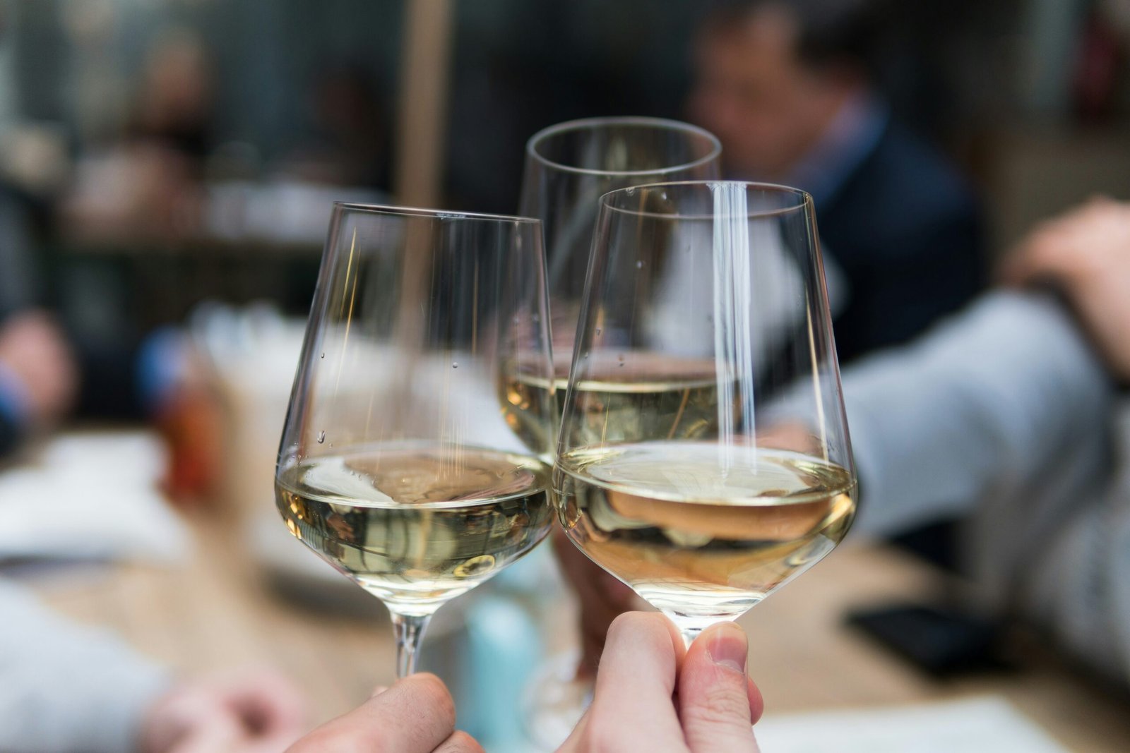 Pintar y Vino: 1 Experiencia Perfecta para Desatar la Creatividad y Relajarse 3 matthieu joannon 6ciLddToTgM unsplash scaled