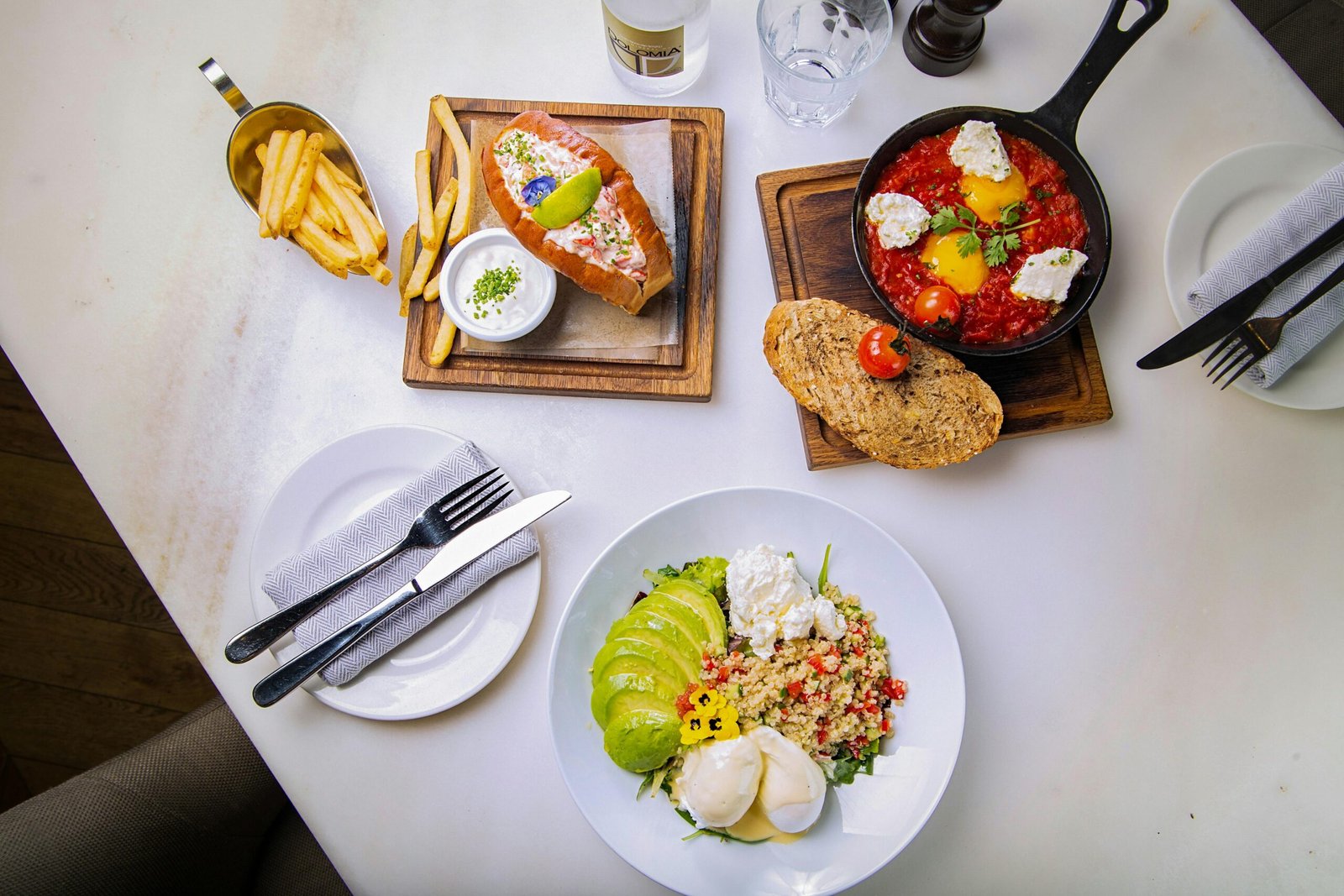 Restaurantes de Moda Barcelona: 1 Guía Definitiva 3 pexels jdgromov 4669256 scaled