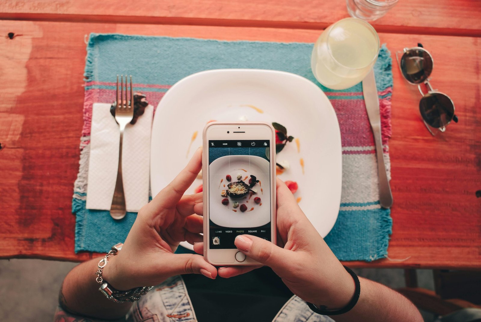 Restaurantes de moda Málaga: 1 gastronomía, estilo y experiencias únicas 2 pexels victorfreitas 744780 scaled