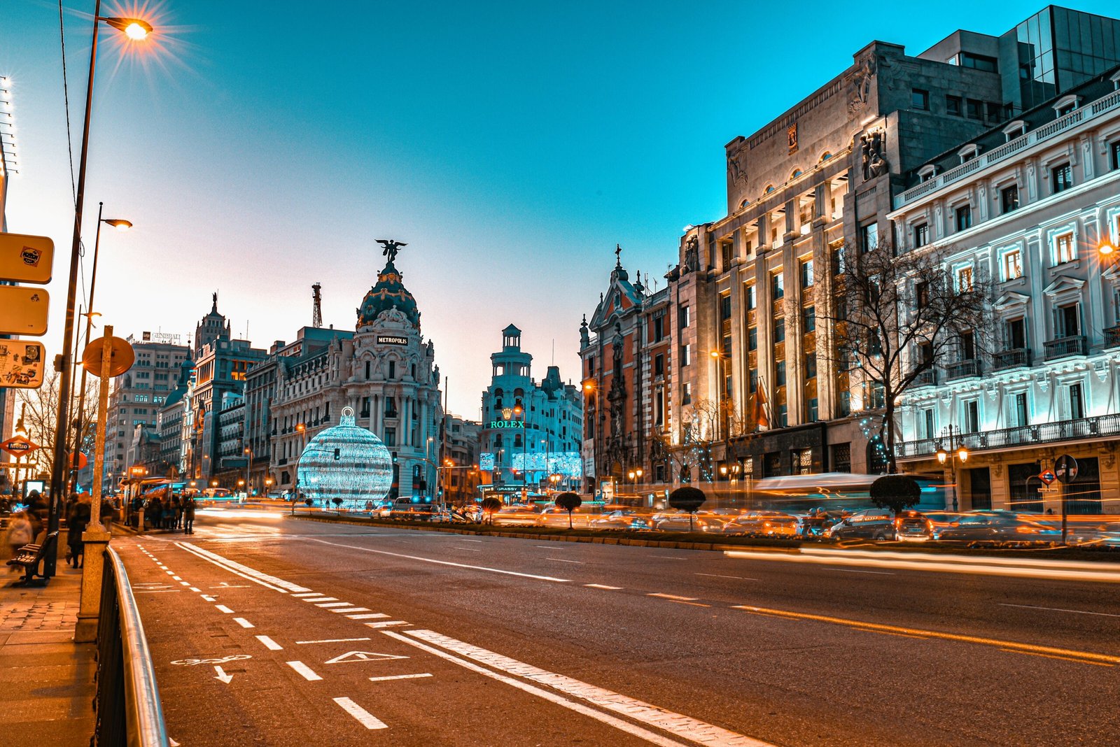 Descubre Lugares Únicos en Madrid Secreto: 1 Guía para Exploradores Urbanos 3 quique olivar ZpShwjvswk unsplash scaled