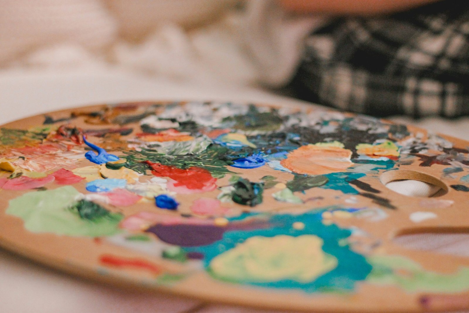 Pintar y Vino: 1 Experiencia Perfecta para Desatar la Creatividad y Relajarse 2 shayna douglas THOndKhP1jY unsplash scaled