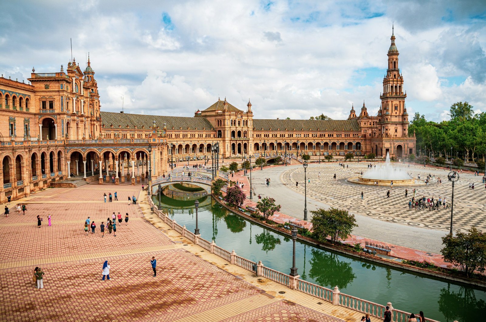 Cosas que hacer en Sevilla: 1 Guía completa para disfrutar de la ciudad 2 taisia karaseva 3purECWQ47I unsplash scaled