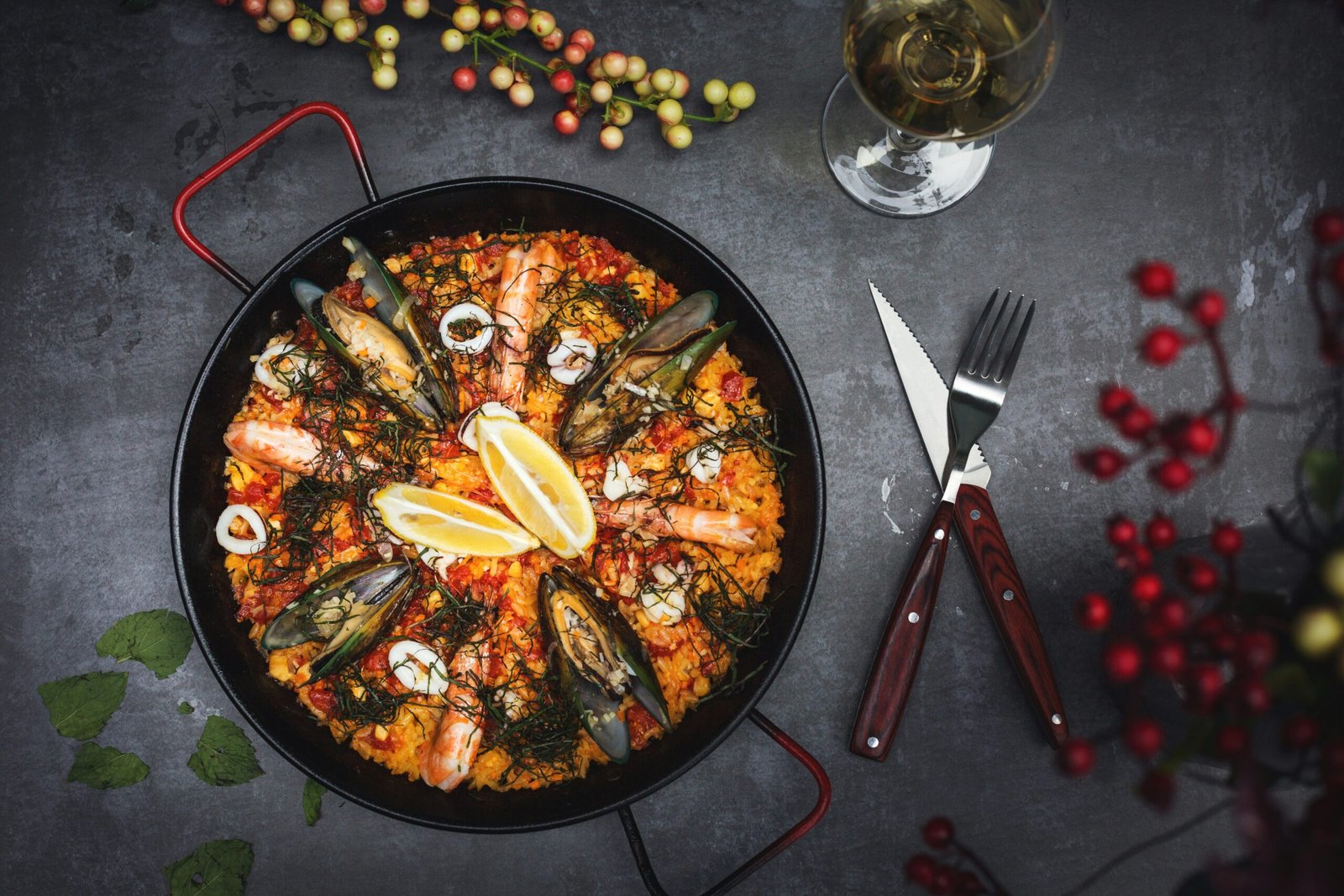 Las 5 mejores paellas de Madrid: descubre dónde disfrutar el auténtico sabor del arroz 3 vk bro 79ZJS8pV70 unsplash scaled
